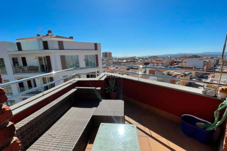 Dúplex zona de Sant Pere Nord. dúplex de 3habs. + estudio + 3lav. + terraza + balcón en Terrassa