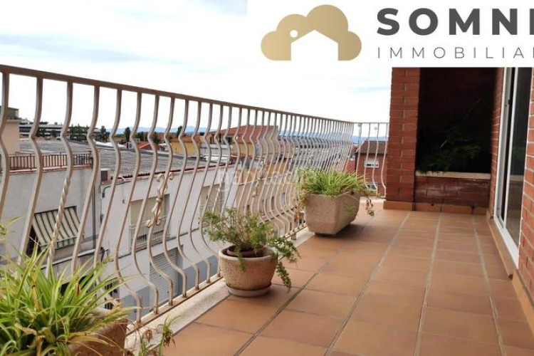 Casa adosada casa en las arenas con piscina en Les Arenes - La Grípia - Can Montllor Terrassa