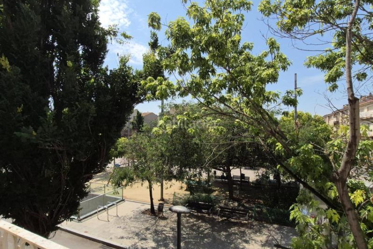 Casa de 190 m2 amb pati a la plaça del progres en Terrassa