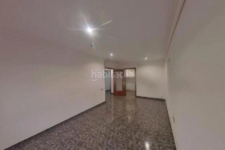 Piso (barcelona). "okupado" (no se puede visitar ni hipotecar). en Terrassa