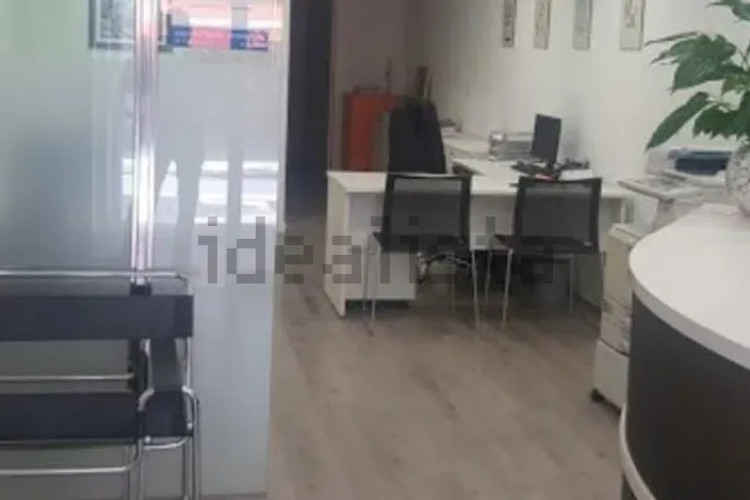 Chalet adosado en calle de Calderón de la Barca