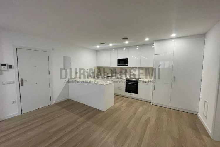 Piso en calle Transversal, 181