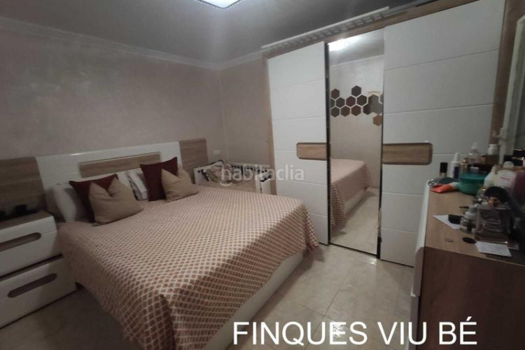 Piso  reformado de 3 habitaciones exterior con balcón en Terrassa