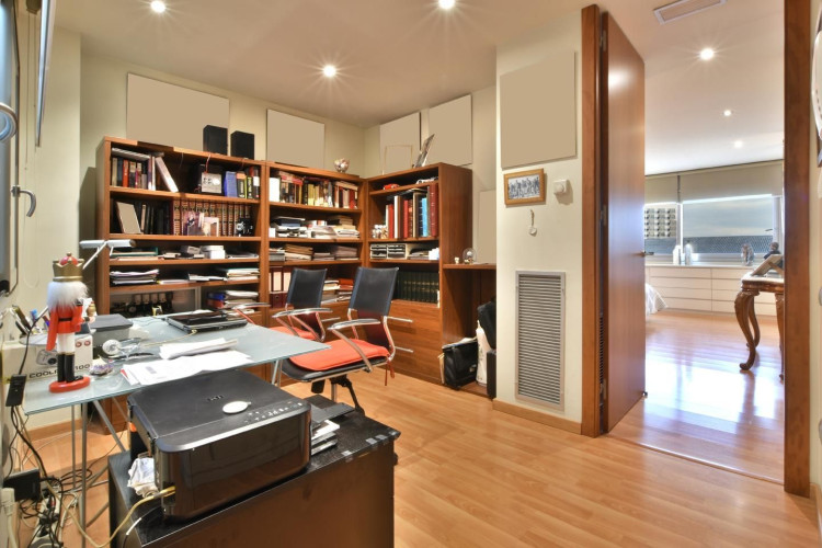 Carrer de la Poetessa Caparu00E0, Sant Pere Nord