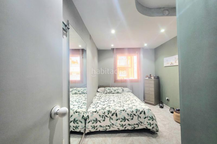 Piso con entrada independiente, terraza y parking en Terrassa