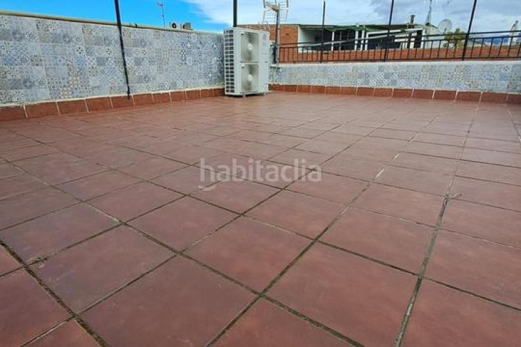 Ático atico totalmente reformado. 2 hab. dobles. 2 terrazas. amplio estudio. en Terrassa