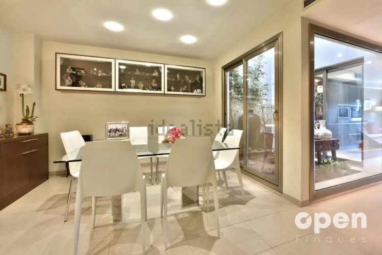 Chalet adosado en calle de la Poetessa Caparà