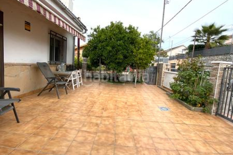 Chalet  bifamiliar ubicado en Can Parellada en Terrassa