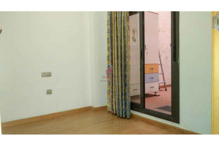 Poetesa Capara, Sant Pere Nord