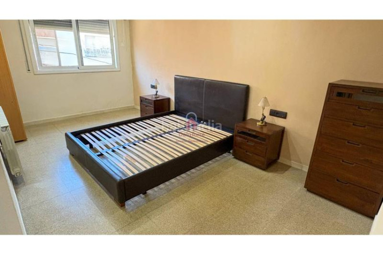 Ático  en venta tocando avda. jaume 1 de 105m construidos con salida a terraza de 18m a pie de comedor. en Terrassa