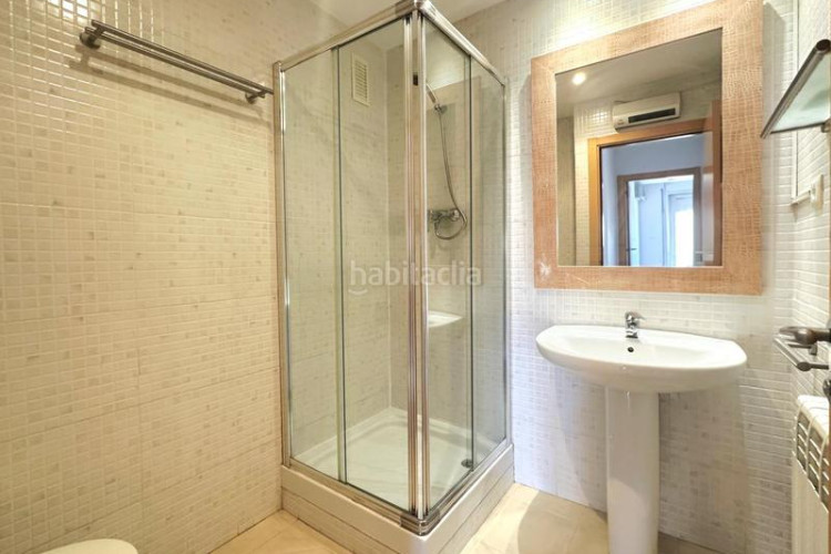 Ático atico 102 m2 con terraza de 53 m2 a pie de comedor incluye parquing y tratero en avenida madrid tocando estacio est en Terrassa