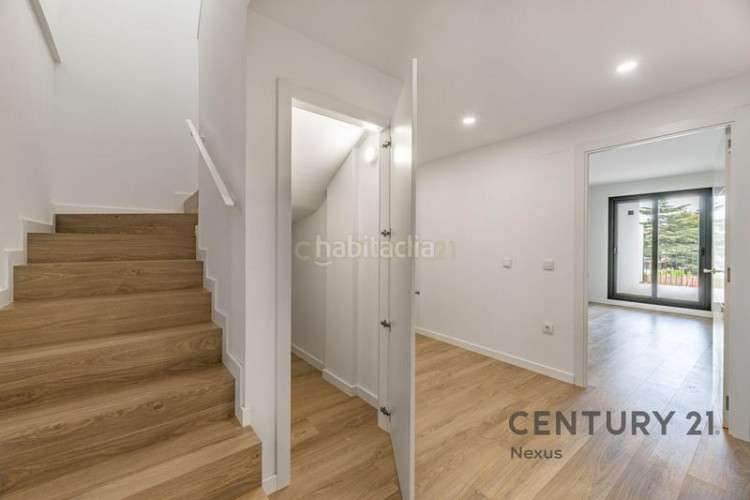 Apartamento en carrer de pere fizes ático dúplex con distribución invertida, suite, terrazas y acabados premium en Terrassa