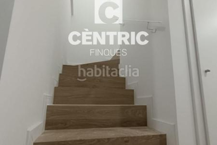 Piso dúplex tercera planta, 4 habitaciones y con terrazas en Terrassa