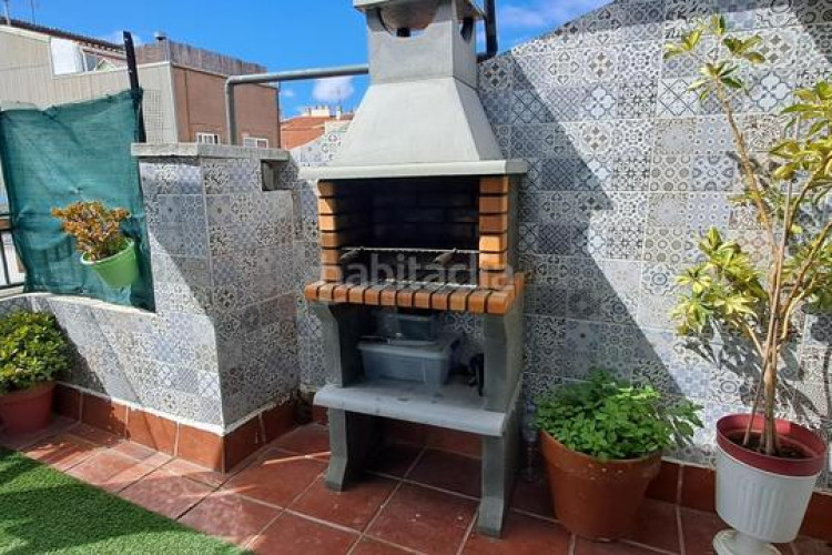 Ático atico totalmente reformado. 2 hab. dobles. 2 terrazas. amplio estudio. en Terrassa