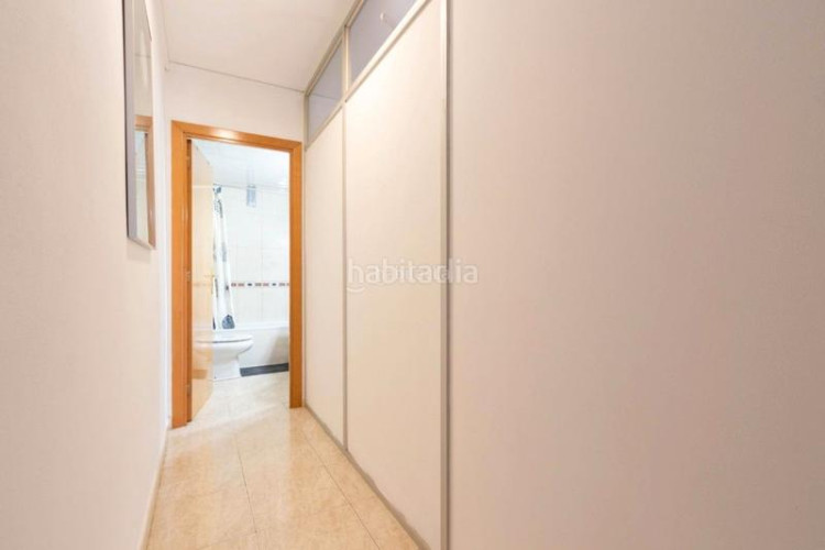Piso en xuquer 6 local adaptat per habitatge i llogat en Terrassa