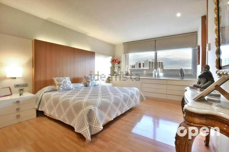 Chalet adosado en calle de la Poetessa Caparà