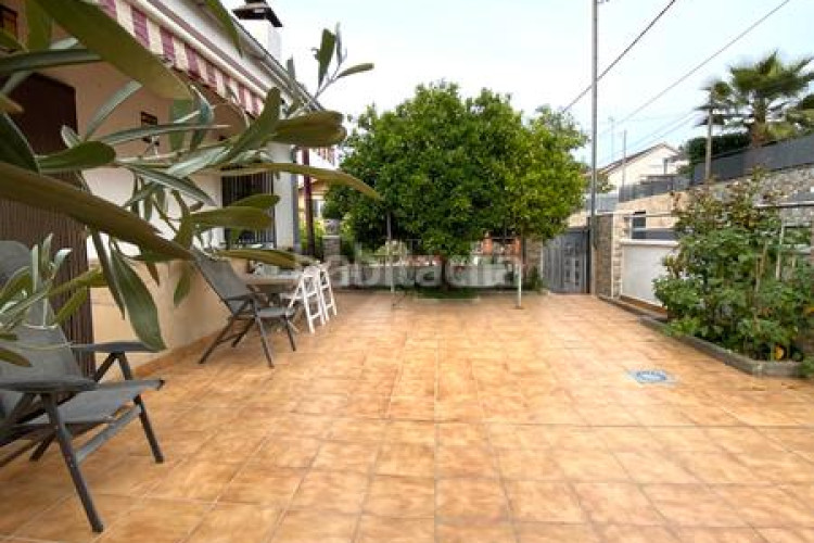 Chalet  bifamiliar ubicado en Can Parellada en Terrassa
