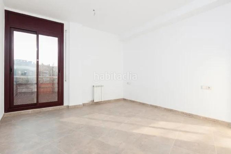 Piso (barcelona). "okupado" (no se puede visitar ni hipotecar). en Terrassa