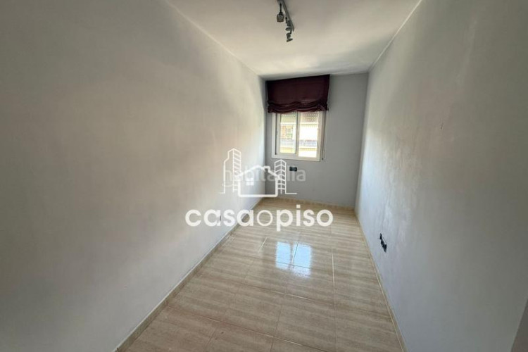 Piso amplio piso reformado en Can Roca. 3 dormitorios, 2 baños y terraza de 12 m. vistas espectaculares. ideal para tu familia. no lo d en Terrassa