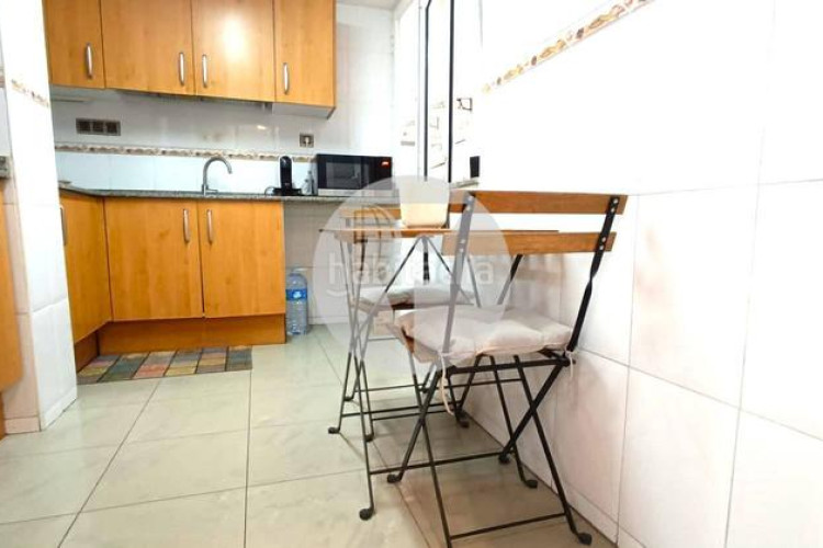 Piso bonito piso de 85 m2, 3 hab, 2 baños, galería, balcón, pk y zona comunitaria, en zona olímpica en Terrassa