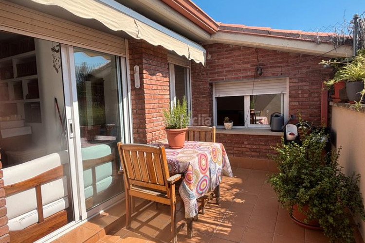 Dúplex impecable duplex en el corazón de pere parres a dos minutos del centro con parquing incluido en Terrassa