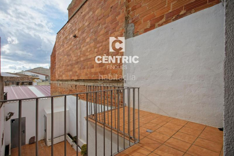 Casa adosada casa en el centro de cuatro habitaciones en Terrassa