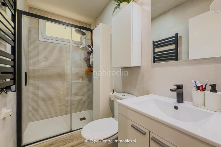 Casa adosada en exclusiva casa adosada reformada con terraza 15 m terraza solarium de 10 m en Can Palet lista para entrar a vivir en Terrassa