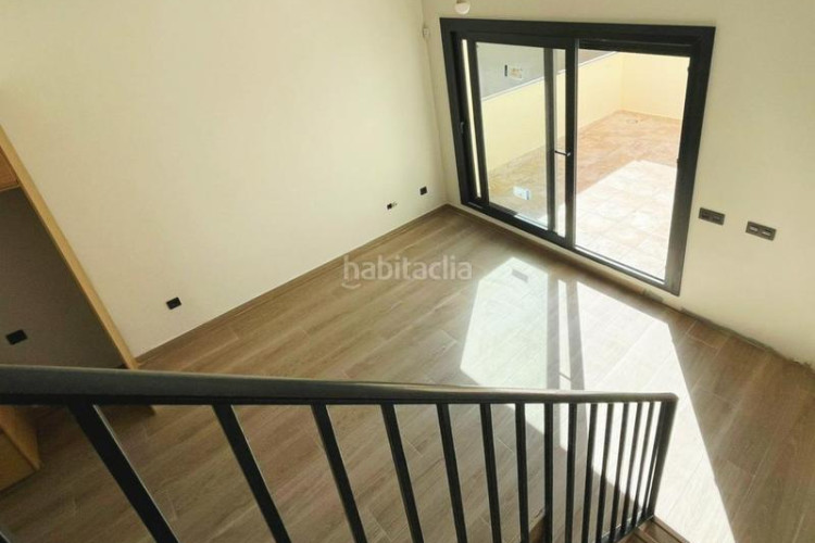 Dúplex  nuevo con terraza y buhardilla en ca naurell en Terrassa