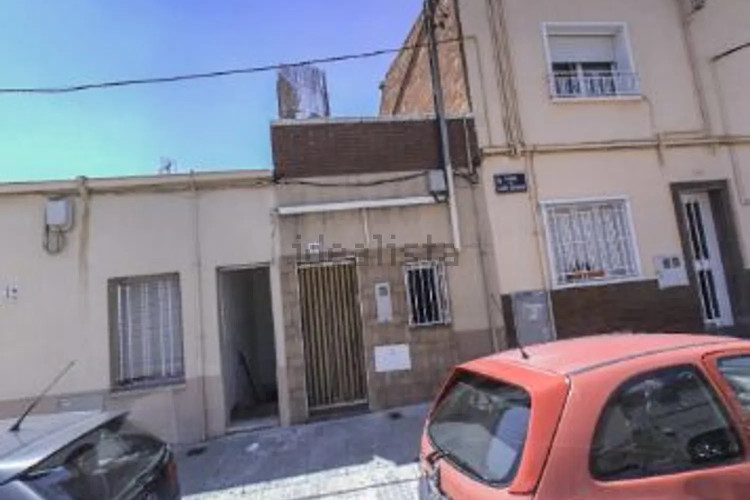 Chalet pareado en calle de Sant Ferran