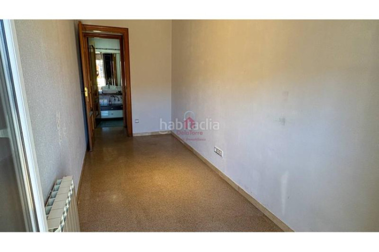 Ático  en venta tocando avda. jaume 1 de 105m construidos con salida a terraza de 18m a pie de comedor. en Terrassa