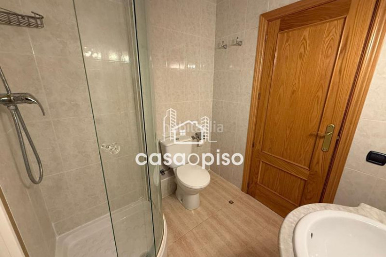 Piso amplio piso reformado en Can Roca. 3 dormitorios, 2 baños y terraza de 12 m. vistas espectaculares. ideal para tu familia. no lo d en Terrassa