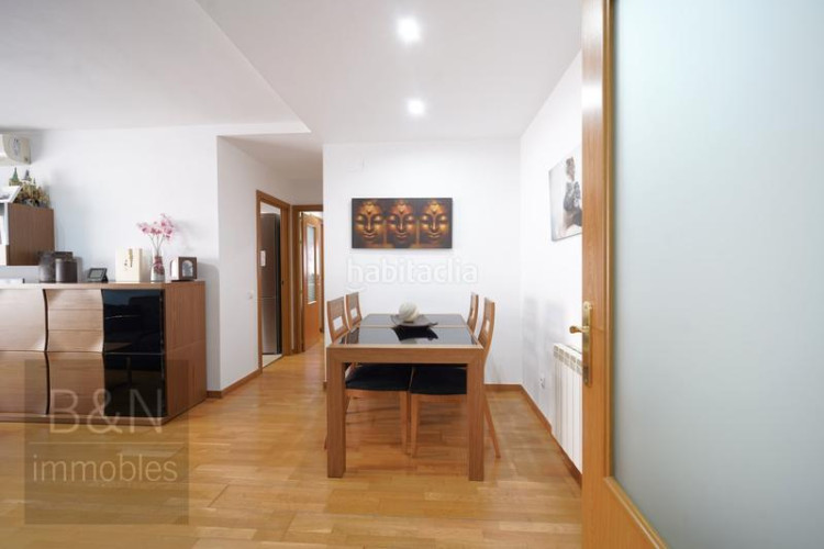 Piso te vas a enamorar de su carácter! amplio, luminoso, con zona comunitaria y plaza de párquing con trastero en Terrassa