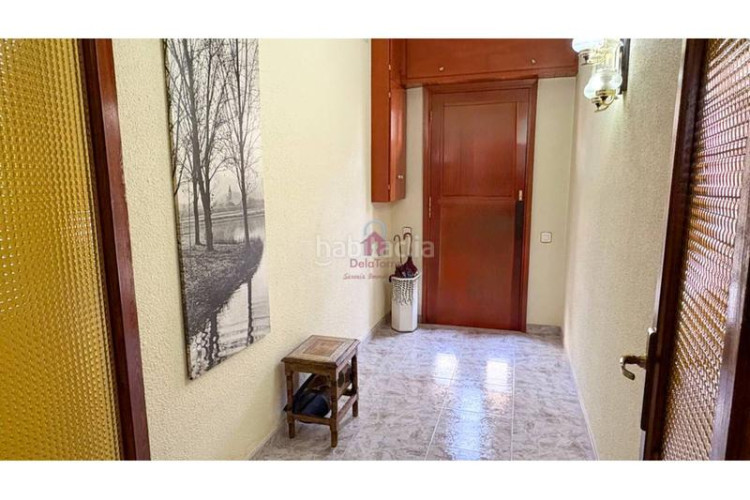 Casa  en venta en la gripia, en carrer borges blanques de 220m construidos con salida a patio de 40m, tres terrazas y en Terrassa