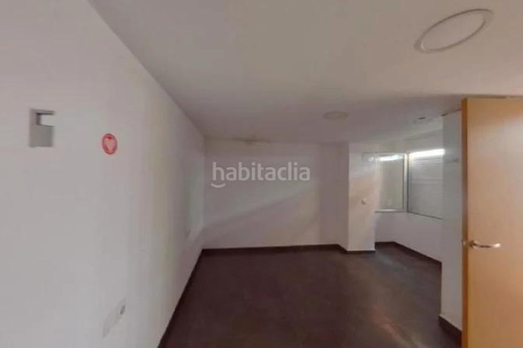 Piso (barcelona). "okupado" (no se puede visitar ni hipotecar). en Terrassa