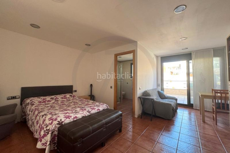 Casa adosada amplia casa adosada en La Maurina – 293 m², con garaje, ascensor y terrazas en Terrassa