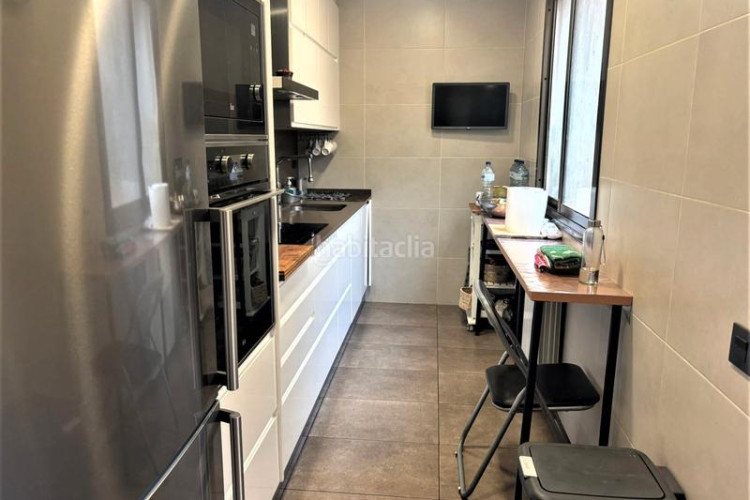 Planta baja  de 112 m2 con entrada independiente, con 2 terrazas en poble nou- en Terrassa