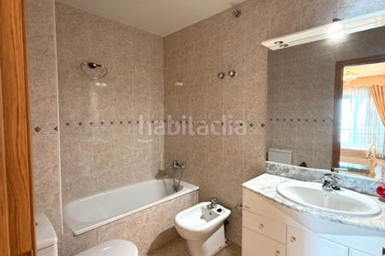 Dúplex ático dúplex, 4 habs.+ 3 wc, ascensor, parking y 2 terrazas. en Terrassa