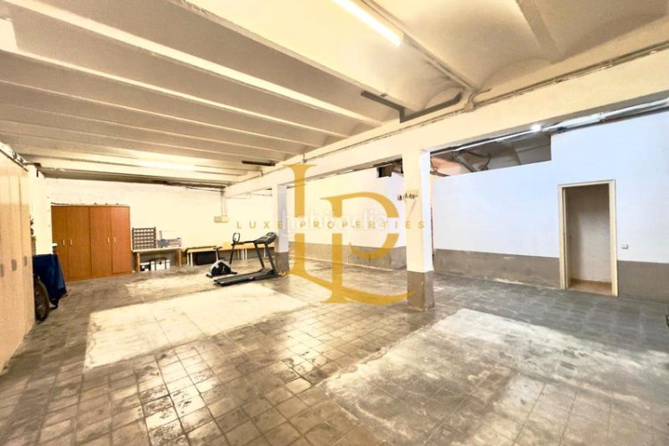 Casa adosada preciosa casa con terraza y garaje en una zona privilegiada en Terrassa