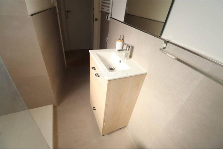 Piso escoles, acabado de reformar en Plaça Catalunya - Escola Industrial Terrassa