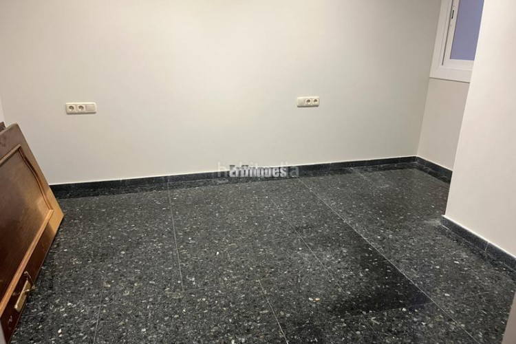 Piso excelente piso en vallparadis con balcon y terraza. en Terrassa