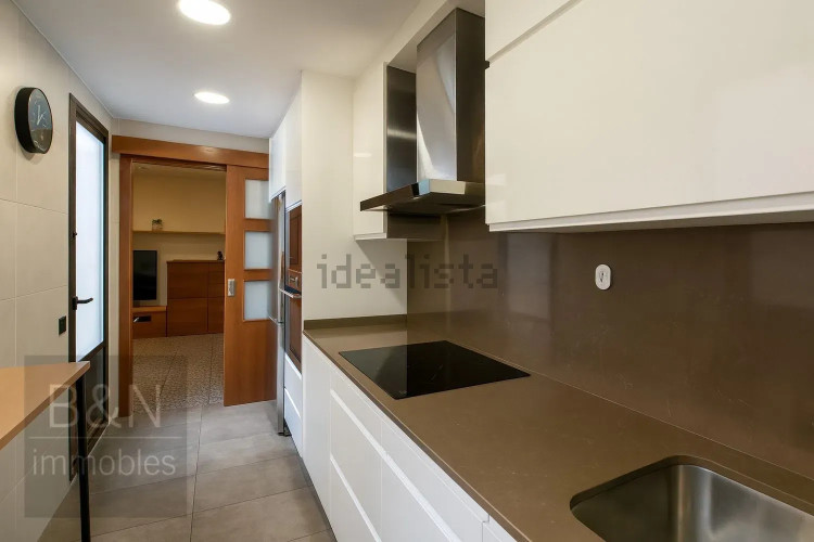 Una planta baja con alma de hogar y dos terrazas que te invitan a disfrutar de la vida