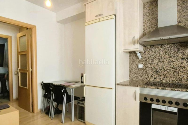 Estudio estudi seminou orientat a sud al costat del complex olímpic en Terrassa