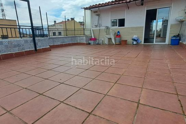 Piso zona de Ca n'Anglada. ático de 2habs + 1 lav. + 2 terrazas en Terrassa