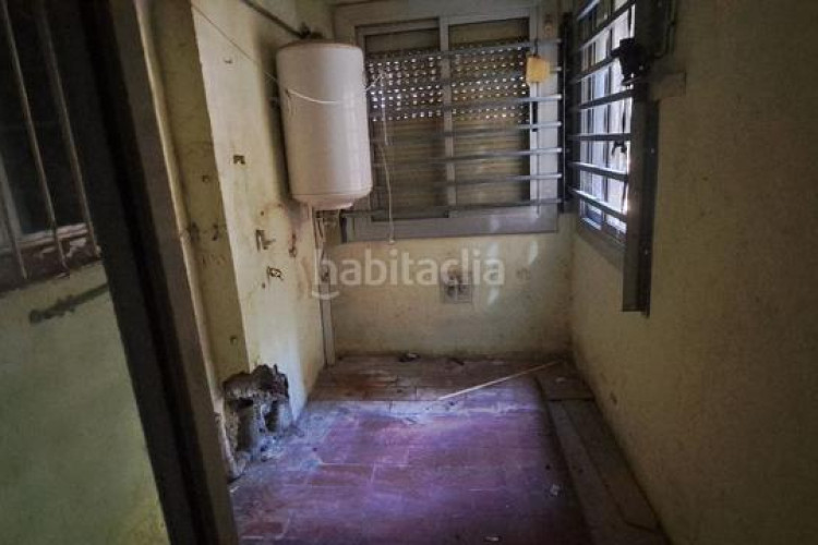 Piso oferta flash! piso de 65 m a reformar en grupo montserrat, en Terrassa