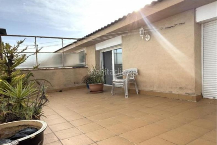Dúplex  140 m2 de 4 hab mas estudio con 2 terrazas y parking en la plaça lluis companys en Terrassa