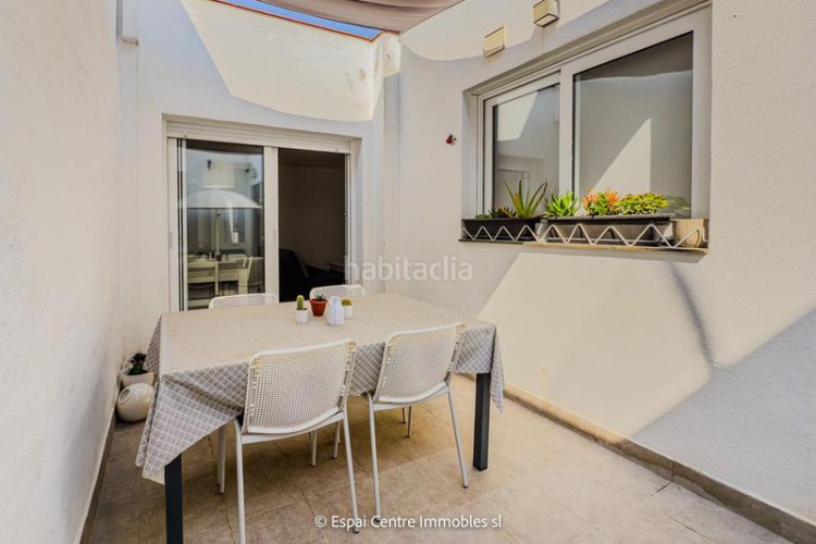 Casa adosada en exclusiva casa adosada reformada con terraza 15 m terraza solarium de 10 m en Can Palet lista para entrar a vivir en Terrassa