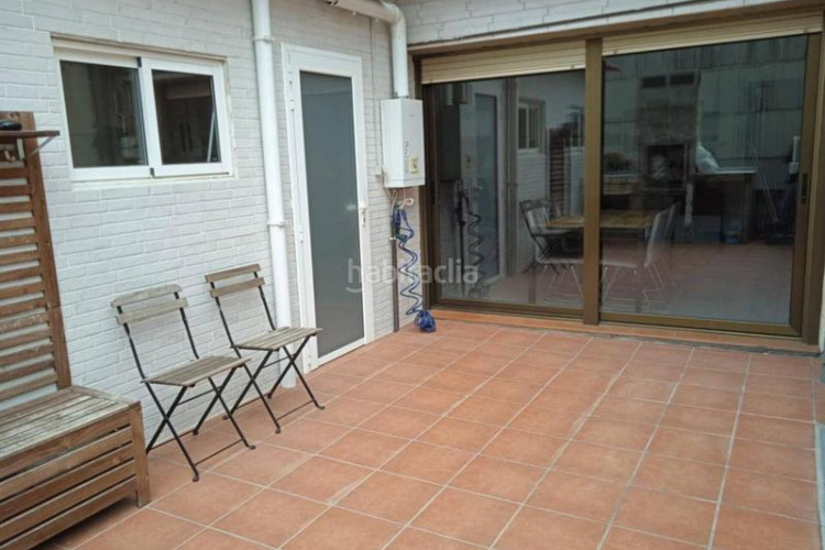 Casa adosada  reformada con terraza y jardín a 15 min del centro en Terrassa