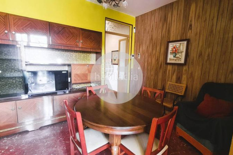 Piso descubre este piso funcional y con mucho potencial! en Terrassa