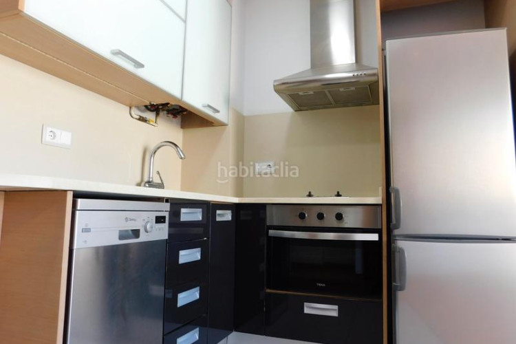 Dúplex zona de Ca n'Aurell. encantador dúplex de 2hab. + 1lav. y 1 aseo + terraza en Terrassa