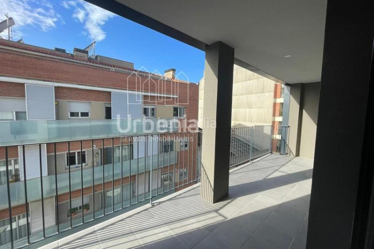 Dúplex duplex tercera planta, 4 habitaciones y con terrazas en Terrassa